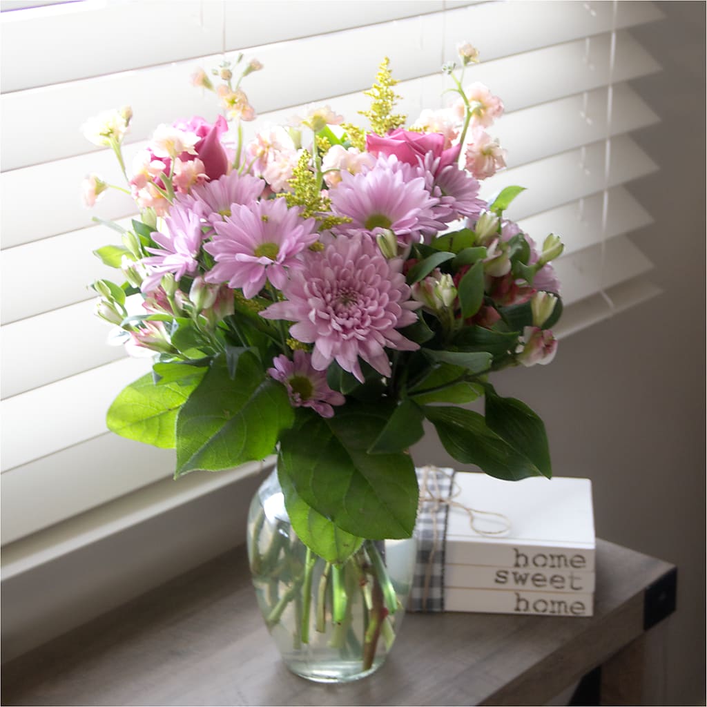 Pastel Tradition - A Florist Original – VINE & IVY FLOWERS, Suffield CT