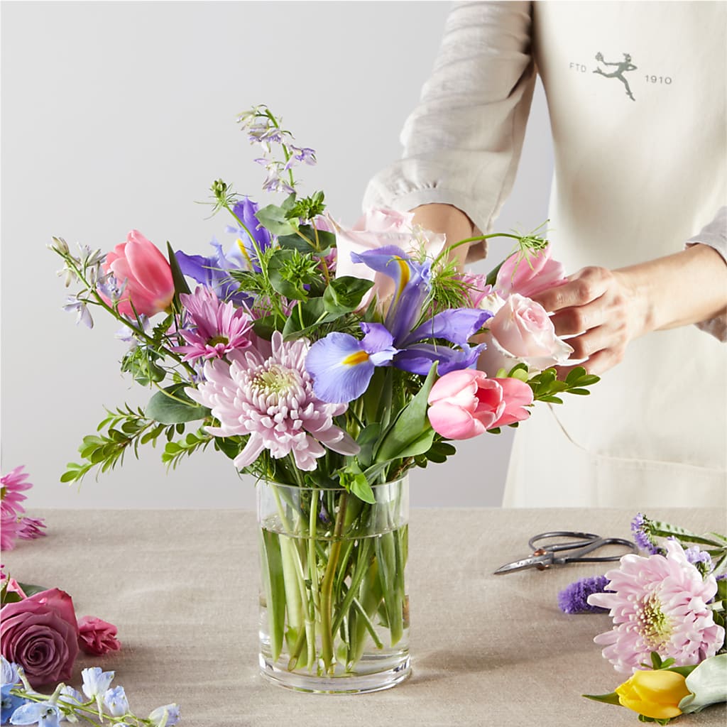 Pastel Tradition - A Florist Original – VINE & IVY FLOWERS, Suffield CT