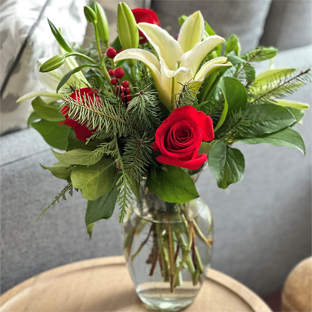 Sparkling Snowflakes Bouquet – VINE & IVY FLOWERS, Suffield CT